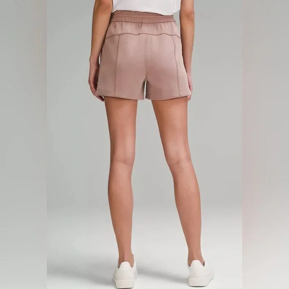 Lululemon Softstreme High-Rise Short 4" NWT Size4 - Picture 2 of 12